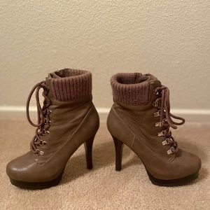 Jennifer Lopez Moritz Taupe Stiletto High Heel